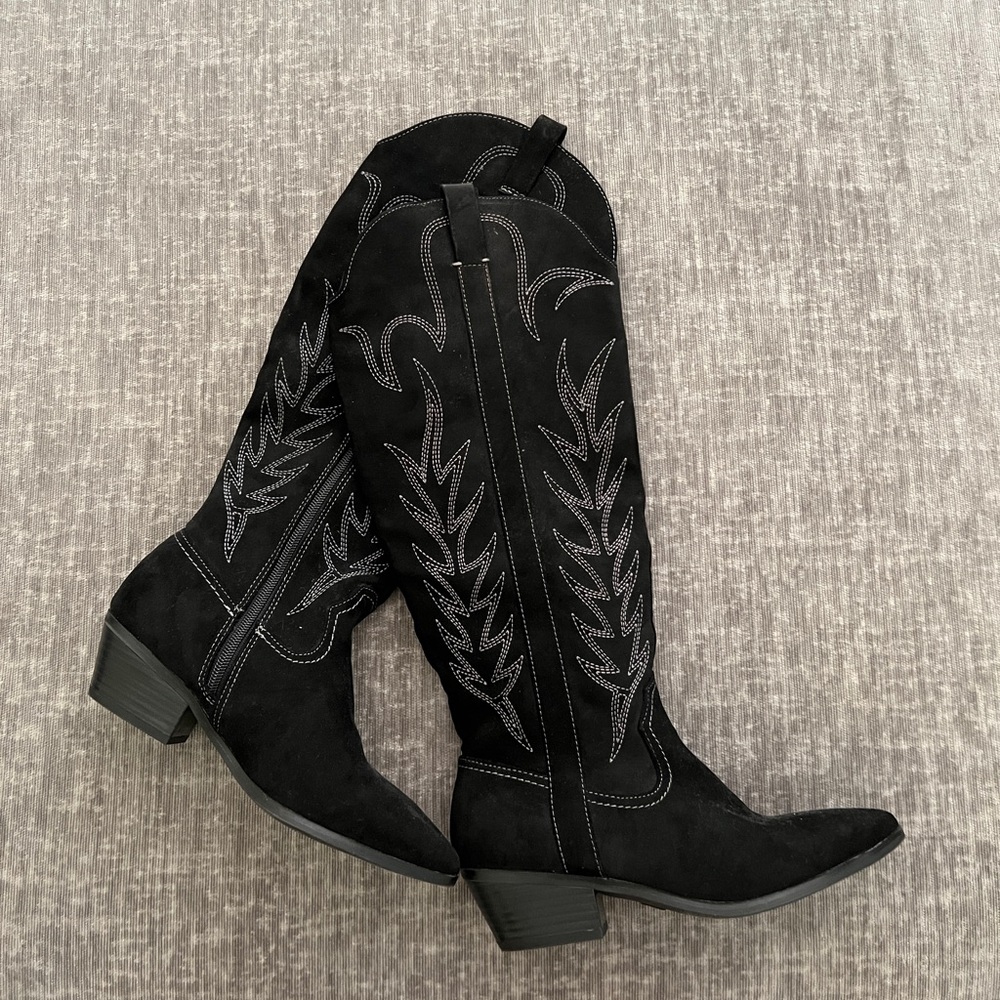 Black heeled suede cowboy boots